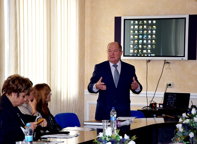 Декан факультету мистецтв Тернопільського національного педагогічного університету імені Володимира Гнатюка, кандидат педагогічних наук, доцент Зіновій Стельмащук.